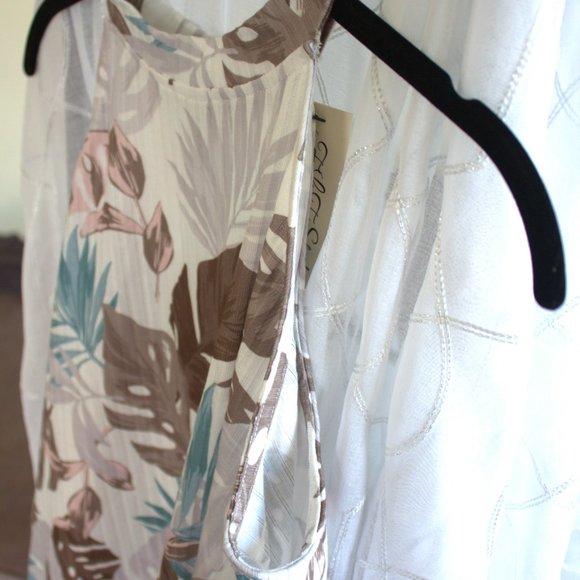 FLJ Studio | Sleeveless Palm Leaf Blouse - Picture 3 of 9